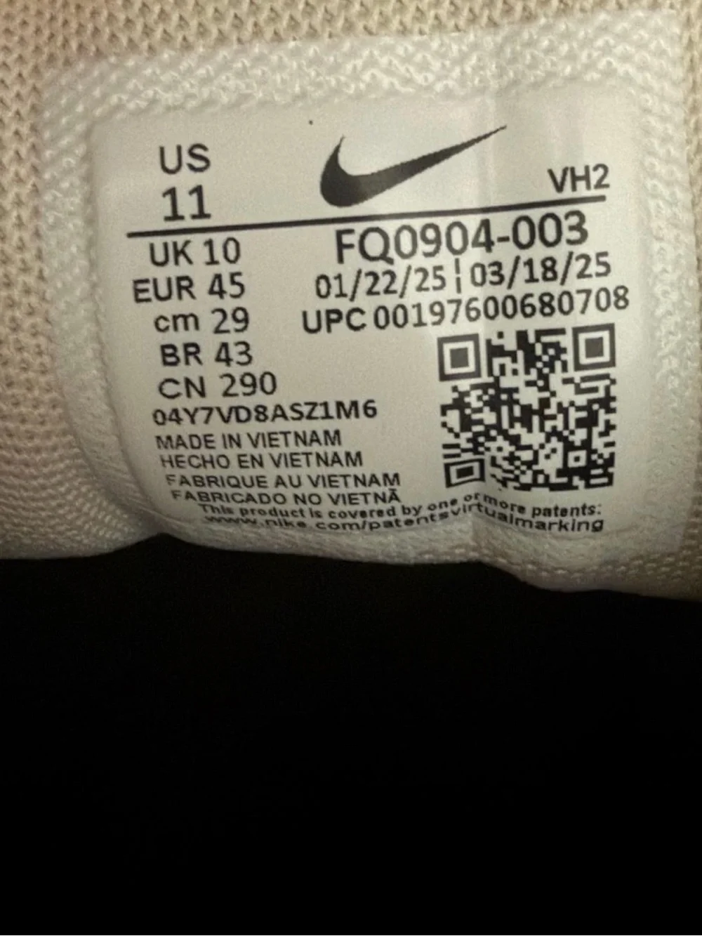 Nike Men's Black and White Trail Running Sneakers